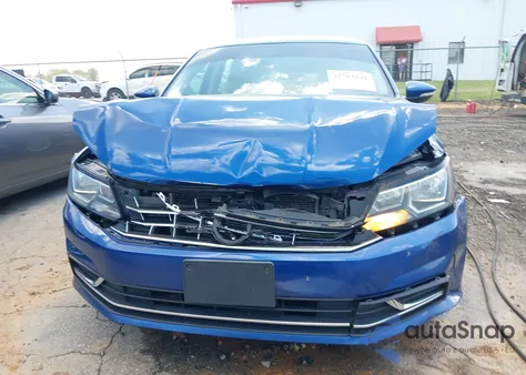 2016 Volkswagen Passat 1.8T Se z USA, uszkodzony, nr VIN 1VWBT7A39GC039211